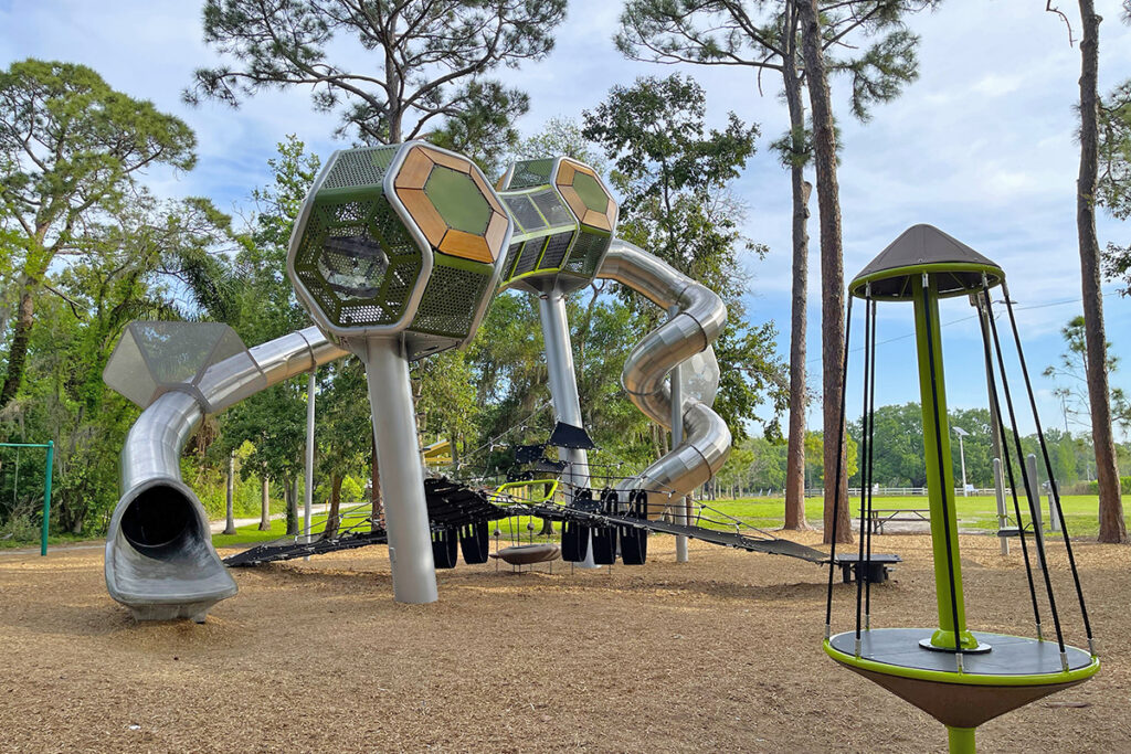 outdoor playground in Largo, FL, featured the Hedra® play system.